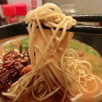 ごちゃ家 - 麺のアップ