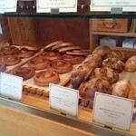 ナカガワ小麦店 - 朝はパンがいっぱい
