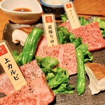 Yakiniku Resutoran Karashiya - この日いちばん美味しかった厚切り和牛3種盛合せ