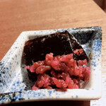 円山町わだつみ - 海老天丼のお漬物　しば漬けと昆布の佃煮　お漬物がとても美味しいです♬