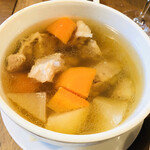 サウスラボ 南方 - 最初の大根、排骨スープ