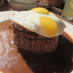 ALOHA TABLE Waikiki - 神戸牛のハンバーグが２枚♪