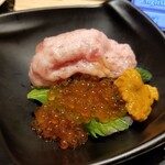 Tsukiji Gin Icchouka Sugaten - 贅沢３種こぼれ。
