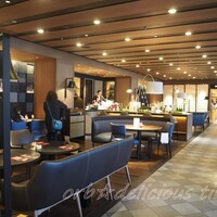 ブッフェアンドカフェ スロープサイドダイナー ザクロ - 突き当りが見えないほど長い