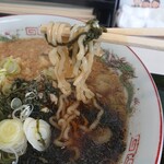 神製麺所 - そばダシに天かす、海苔、ネギ、鶏肉がメイン具材デフォで黒胡椒ダップリ！中毒性が高いです(Ｔ▽Ｔ)ノ_彡☆ばんばん！