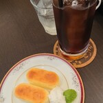カフェレオン - 料理写真:半熟チーズとアイスコーヒー