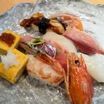 Kaitensushi Sushimaru - ランチセットの握り寿司