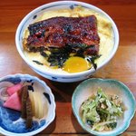 京雀 - 鰻玉子丼　蕪の青菜　漬け物