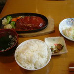 大衆肉料理 榎久 - ハンバーグ定食　680円