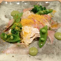 Restaurant つじ川 - 前菜　真鯛の炙りと春野菜のサラダ仕立て