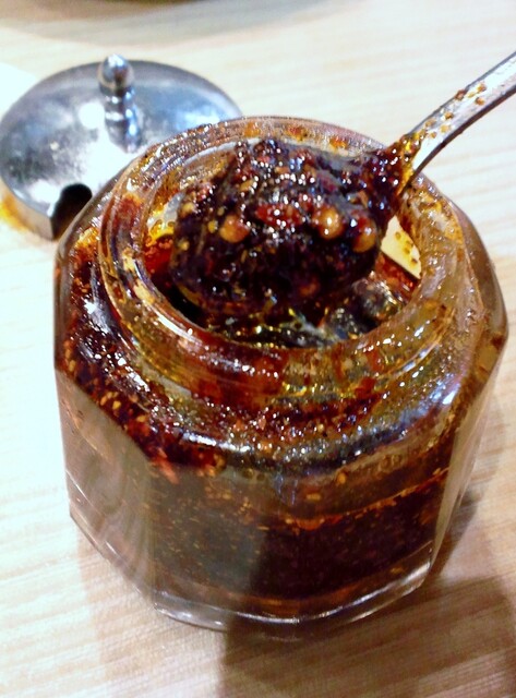 希須林 担々麺屋 赤坂店 - 辛くないと言ったら出してくれた山椒ベースのオリジナル辣油