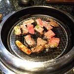 Yakiniku Suehirokan - 「定番ランチ（￥1,480税抜）」焼き