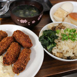 Kakiyaki Shirayama - カキフライ、炊き込み飯、みそ汁、自家製おでん