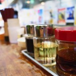 東京餃子楼 - 注)手前の辛いやつを入れ過ぎると、手前の辛いやつの味になってしまいます