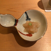 鮨 さかい - まずは　富山　白海老からスタート…
                    柔らかな甘みが口の中に…