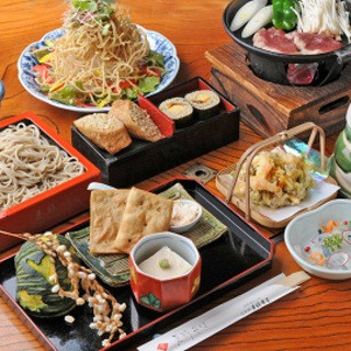 粋な宴会の決定版「そばづくし」￥3600