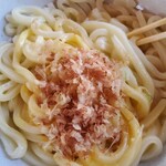 うどん屋 - 鰹節を足して見ました。