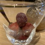 Izakayapurasunain - ミックスベリーと丸ごと冷凍苺のカクテル