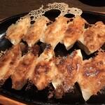 GYOZA BAR 鐵 - 餃子2種（梅しその焼き 生姜の焼き）