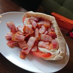 ピザ＆カフェ SoyoKaze - ベーコンたっぷりピタパン（パニガーレのお嬢^^）