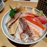 Sushi Sake Sakana Sugi Tama - 海鮮10種丼。ネタが10種も乗ってあると見た目からして豪華です。ネタの量も十分ですし。