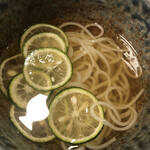 阿波や壱兆 - 徳島すだちそうめん（小） を半分に取り分けた後・・