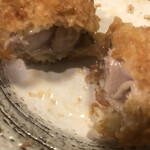 阿波や壱兆 - カキフライを割るとこんな感じでした
大きくてジューシー