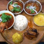 ビートイート - 2020年1月訪問時、有頭エビのカレー、チキンカレー、イノシシのキーマカレー