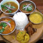 ビートイート - 2020年1月訪問時、ブリのカレー、チキンカレー、イノシシのキーマカレー