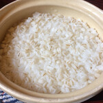 大和田 - 注文を受けてから土鍋で炊き上げる麦飯