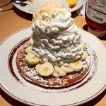 Eggsn Things - （2020.1.18）バナナ、ホイップクリームとマカダミアナッツワッフル