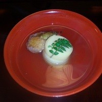 御料理 まつ山 - 合馬の筍。中心にエビのすり身を。たらの芽の天ぷら