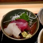 Daruma zushi - 造り定食のお造り、カツオとヒラメ