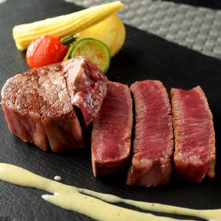 【名物】極上牛ステーキ～トリュフ塩と山葵を添えて～