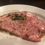 焼肉 房家 - カルビ・・・脂が綺麗にのった美味しいお肉でした。