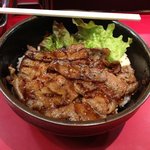 焼肉丼 十番 三ノ宮店 - カルビ丼です。