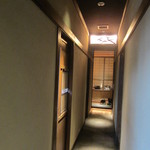 御曹司 松六家 - 廊下の状況