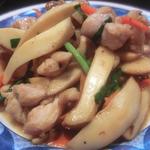 福建家庭料理 旬の香 - 「エリンギと鶏肉の炒め」：鶏肉は、プリップリ♪中国醤油を使って、甘みとコクが違う！