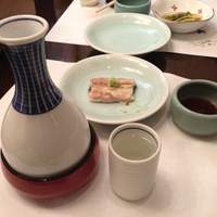 鰻割烹 伊豆栄 本店 - 熱燗で白焼(^_−)−☆