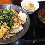 翁 - とり天丼700円☆今日の副菜は揚げだし豆腐ではなく、白菜と豚?の煮物でしたがこちらも美味しかったです☆11/19