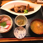 博多魚がし - 旬丼＋一品料理   １３００円