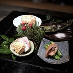 大どころ - 前菜盛り合わせ・・塗り物に盛られ、お正月バージョン