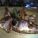 大どころ - ◆8.2kgの鰆の頭、山椒醤油を塗りながら焼かれています。すごいボリューム。 これだけで他店では5000円以上するのじゃないかしら。