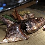 大どころ - 主人の指を添えましたので、大きさがわかりますかしら。