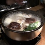大どころ - しゃぶしゃぶ用のお鍋。キノコがたっぷり入っています。