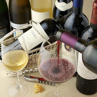 ソムリエが世界各国から厳選する中国料理に合うワインの数々