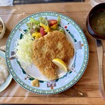 Tanpopo Shokudo - 牛肉炸猪排定食