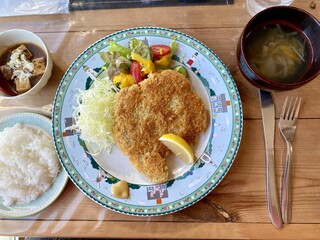 Tanpopo Shokudo - 牛排炸豬排定食