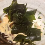 鮨 さかい - (07)鮟鱇(島根県産)の肝酢、若布(徳島県鳴門産)
      鮟鱇の産卵期は春～初夏、旬は秋～春で特に晩冬が素晴らしい。
      先ほどの肝酢を若布を使って拭い取る様に頂きました。