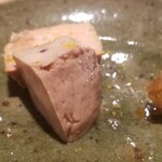 鮨 さかい - (08)鮟肝(北海道余市産)、刻み奈良漬添え
      鮟肝は軟らかく煮られ舌の上でクリーミーにトロけます
      島根の鮟肝とは味わいのコクが大きく異なります
      直ぐに全てを食べずにチョコチョコと取り置きながら頂きます